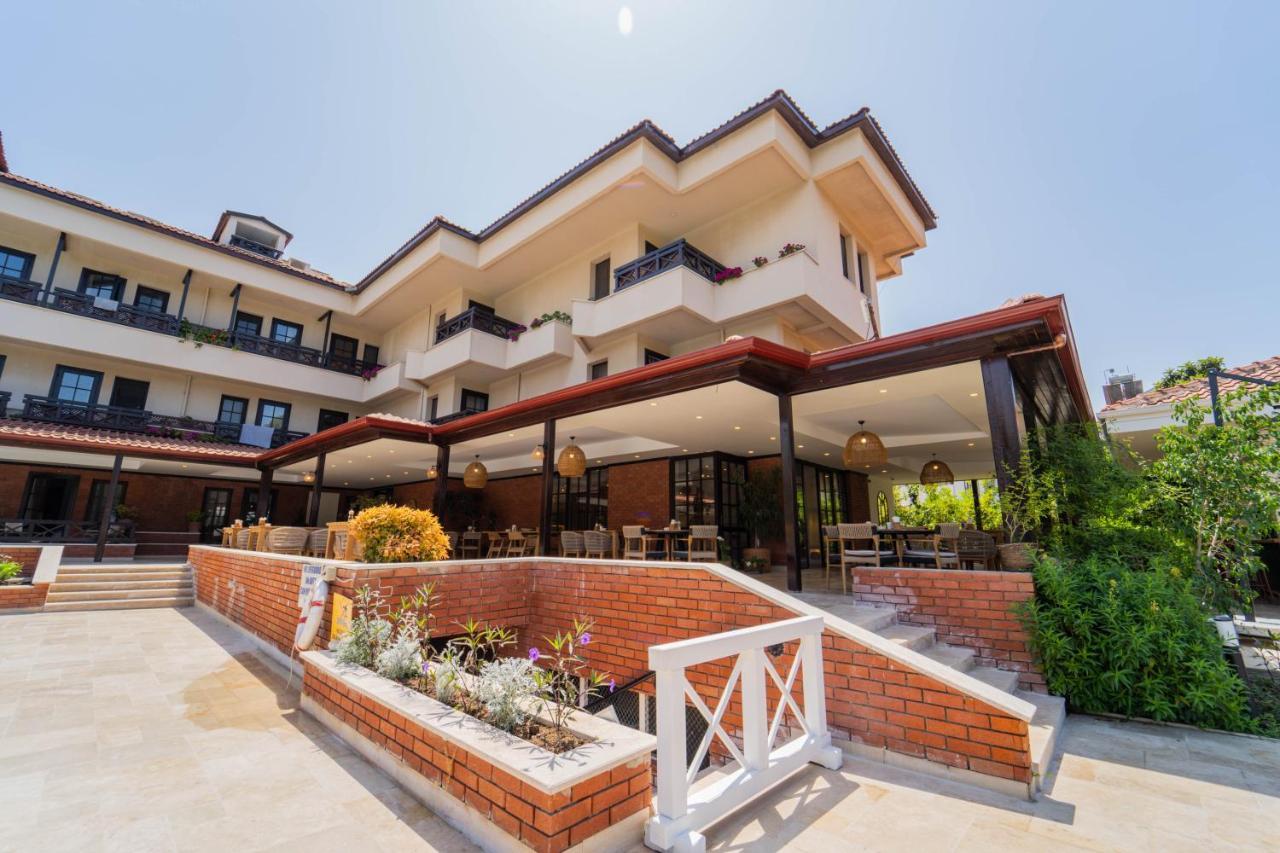 Club-e Otel