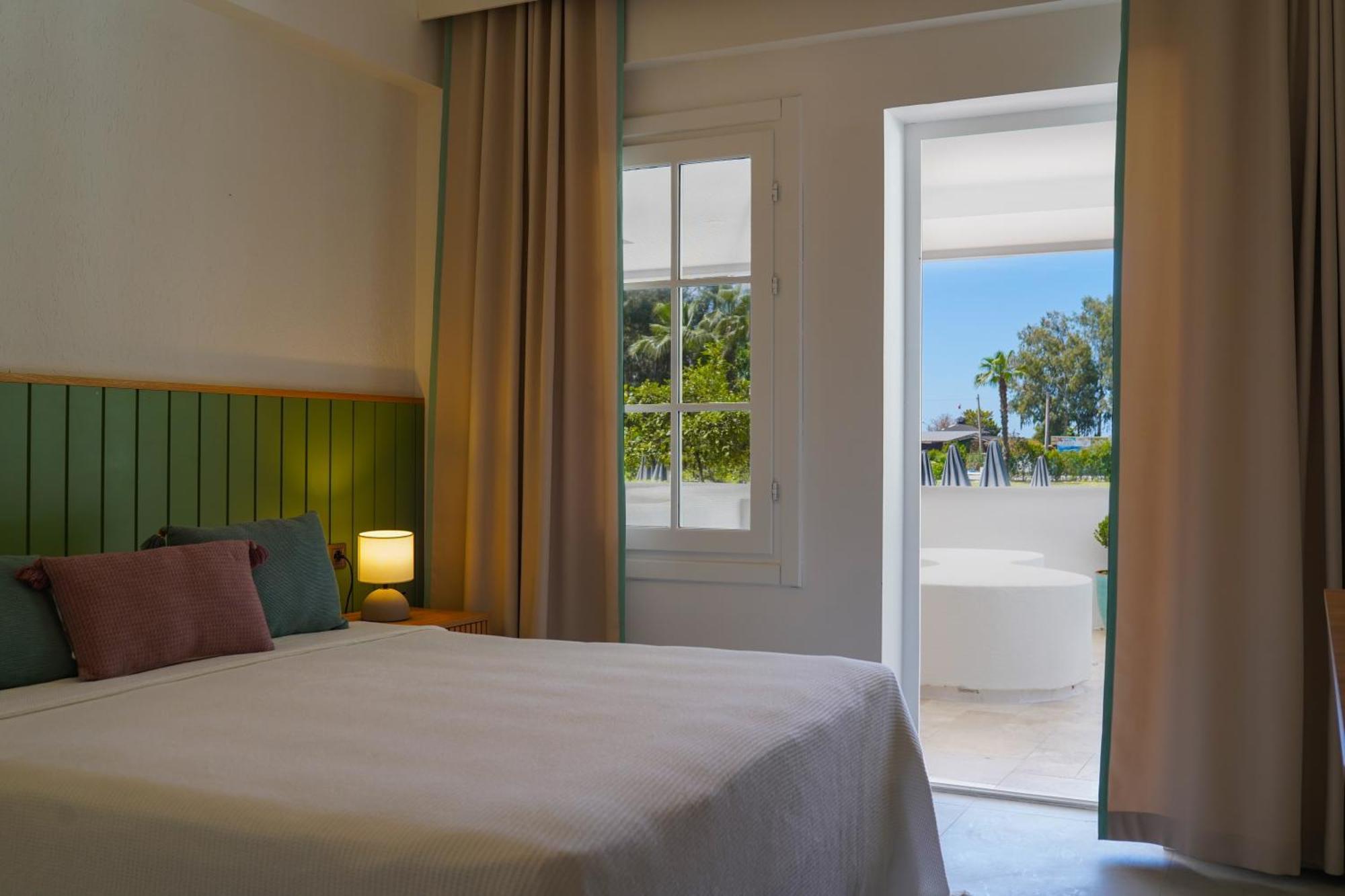 Club-e Otel 3*