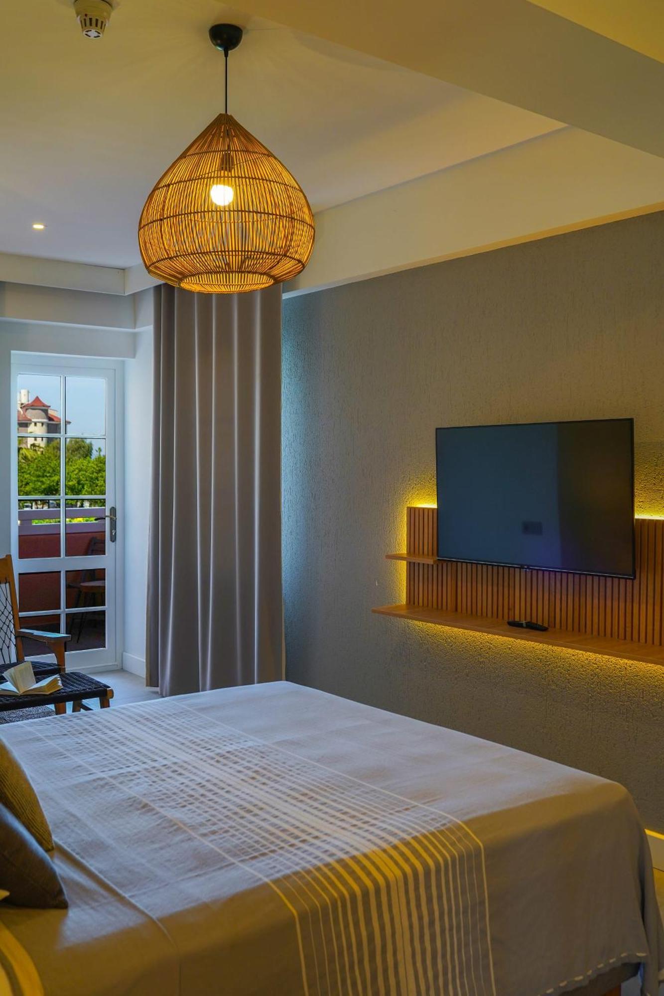 Club-e Otel